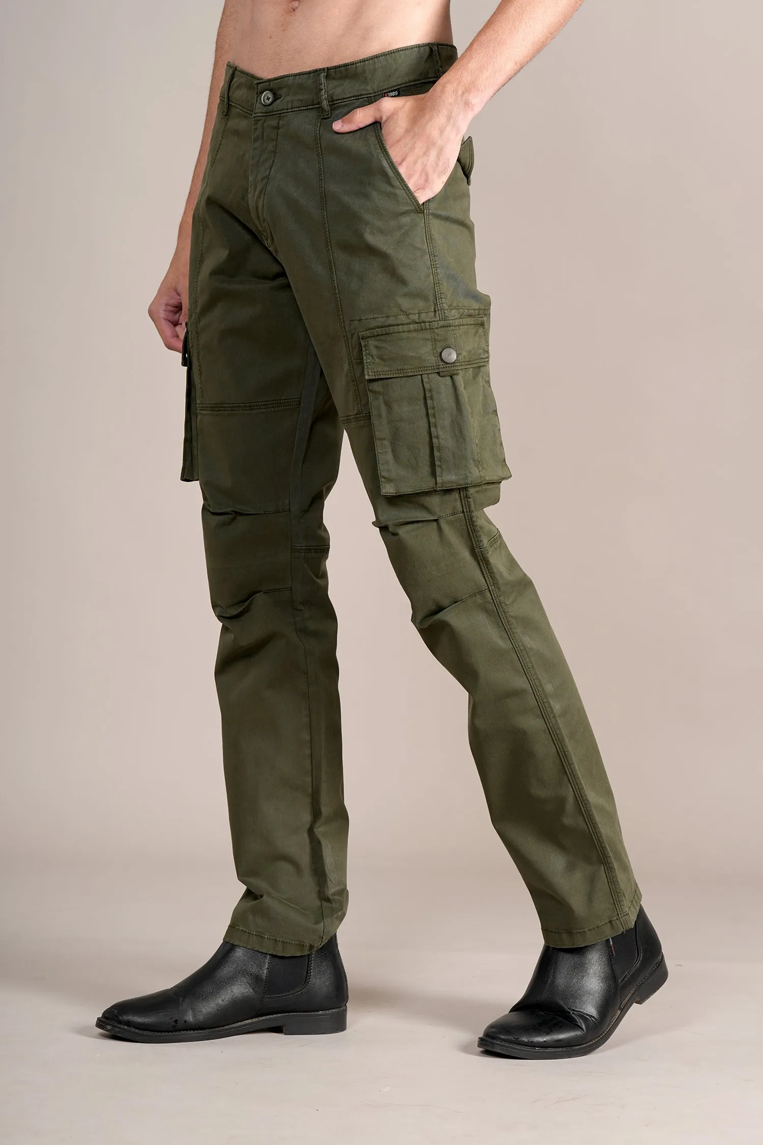 Men Olive Solid Casual Cargo Pant