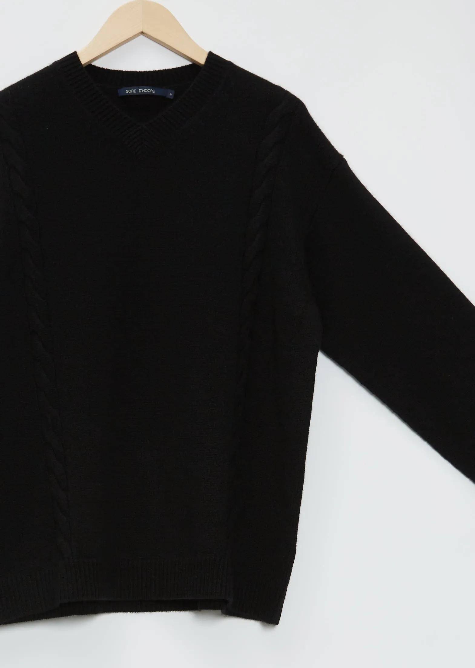 Milo V-Neck Cable Cashmere Sweater